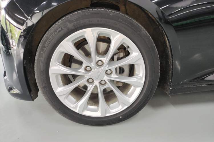 Used Cadillac CT5 2021 28T Luxury Model Left Front Wheel Hub
