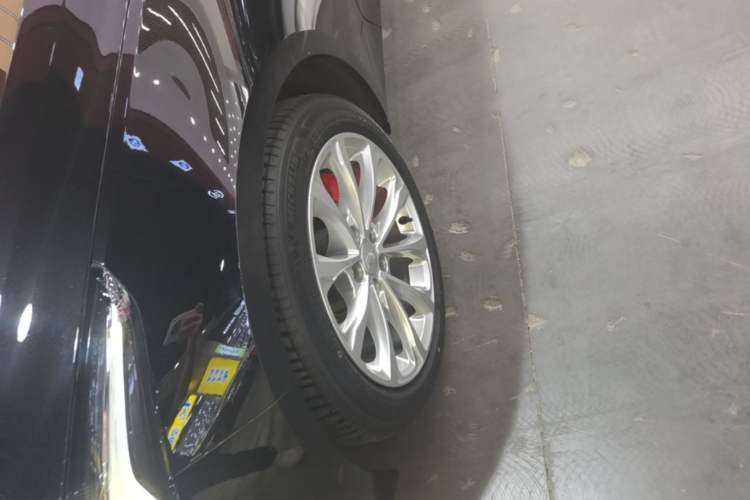 Used Cadillac CT5 2021 Revised 28T Luxury Version Left Front Wheel Hub