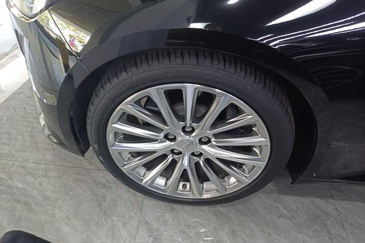 Used Cadillac CT5 2021 28T Prestige Edition Left Front Wheel Hub