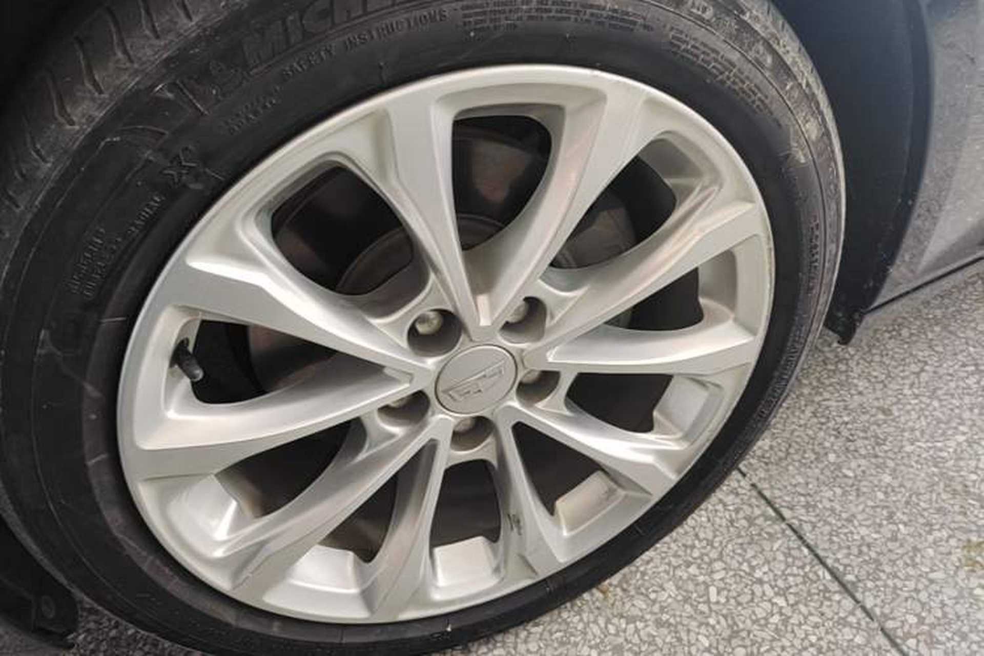 Used Cadillac CT5 2021 28T Luxury Model Left Front Wheel Hub
