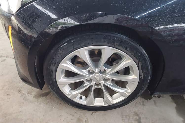 Used Cadillac CT5 2021 Revised 28T Luxury Version Left Front Wheel Hub