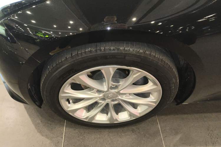 Used Cadillac CT5 2021 Revised 28T Luxury Version Left Front Wheel Hub