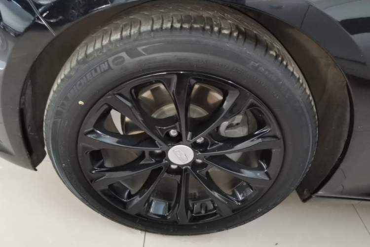 Used Cadillac CT5 2021 Revised 28T Luxury Version Left Front Wheel Hub