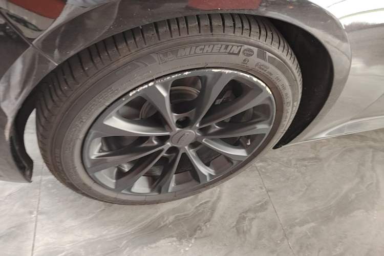 Used Cadillac CT5 2021 28T Advanced Sport Model Left Front Wheel Hub