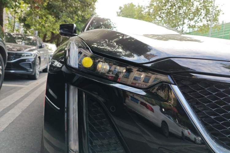 Used Cadillac CT5 2021 28T Platinum Sport Model Right Front Headlight