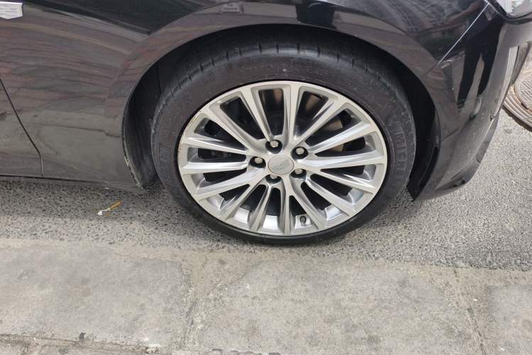 Used Cadillac CT5 2021 28T Prestige Edition Right Front Wheel Hub