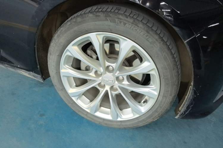 Used Cadillac CT5 2021 28T Luxury Model Right Front Wheel Hub