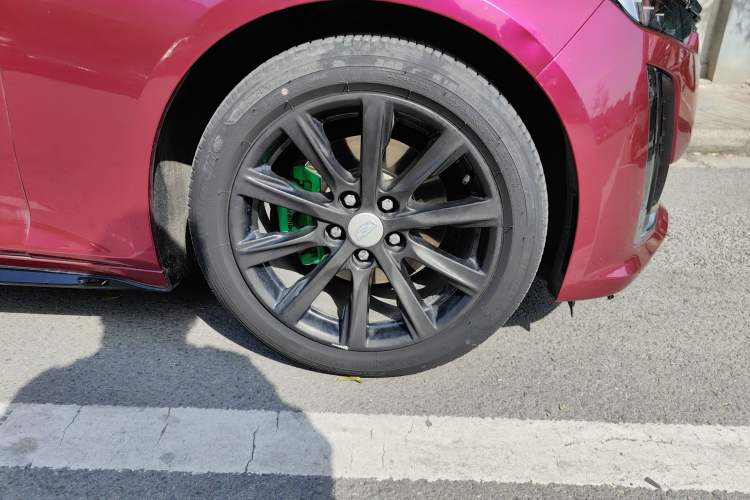 Used Cadillac CT5 2021 28T Fashion Edition Right Front Wheel Hub