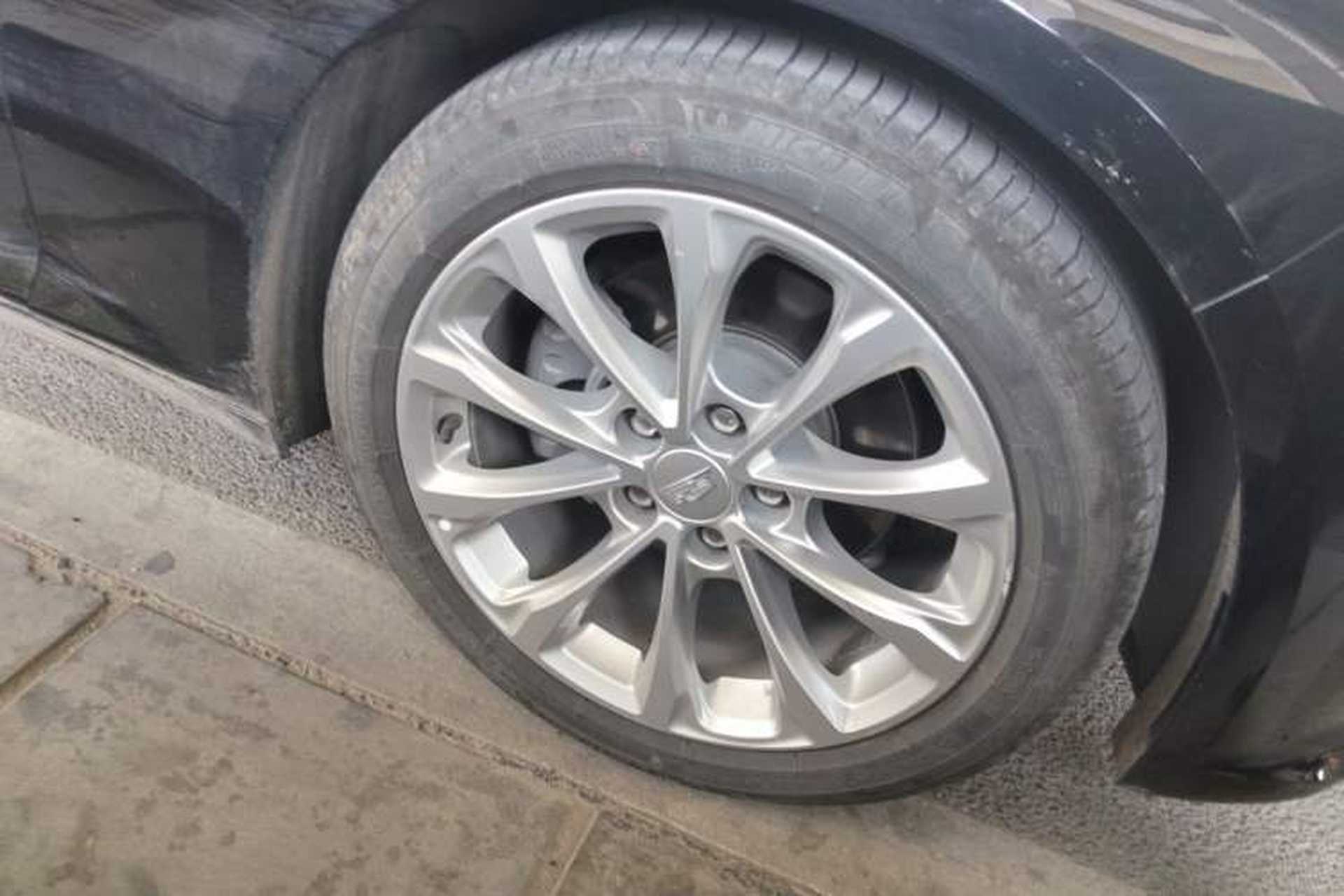 Used Cadillac CT5 2021 28T Luxury Model Right Front Wheel Hub