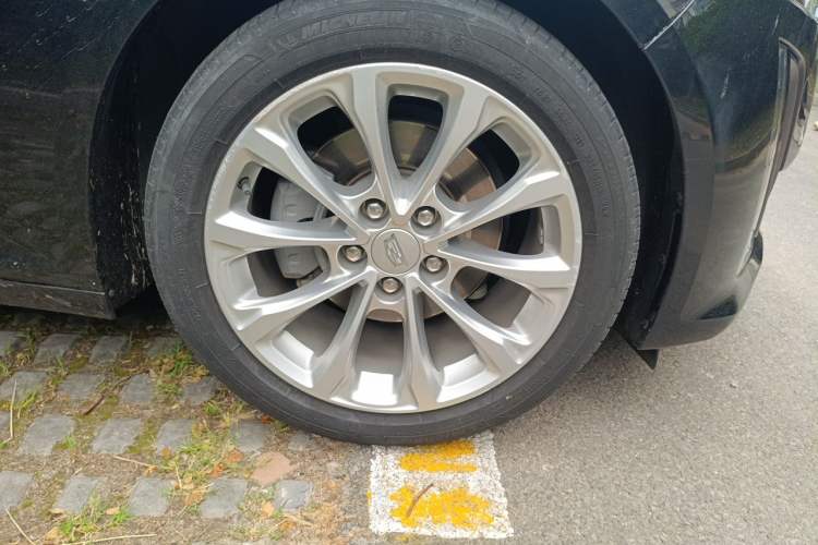 Used Cadillac CT5 2021 28T Luxury Model Right Front Wheel Hub