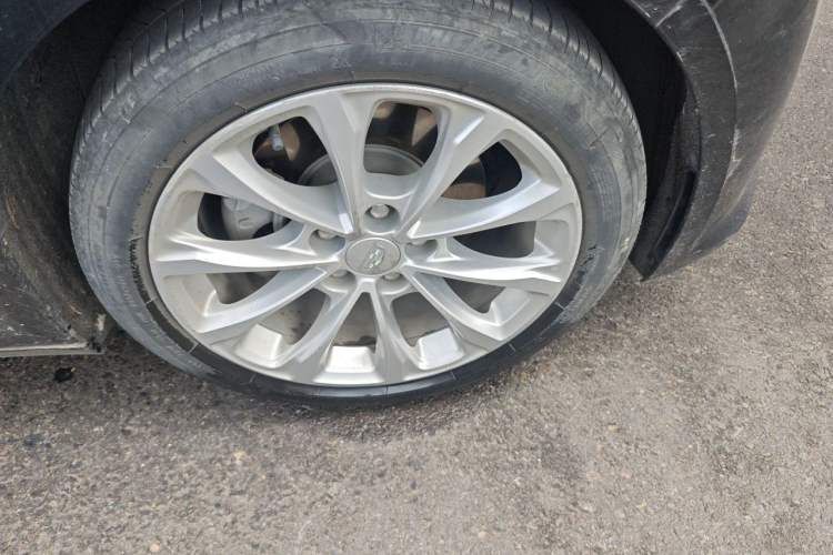 Used Cadillac CT5 2021 28T Luxury Model Right Front Wheel Hub
