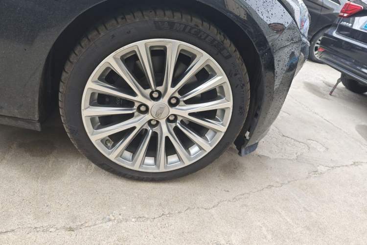 Used Cadillac CT5 2021 28T Prestige Edition Right Front Wheel Hub