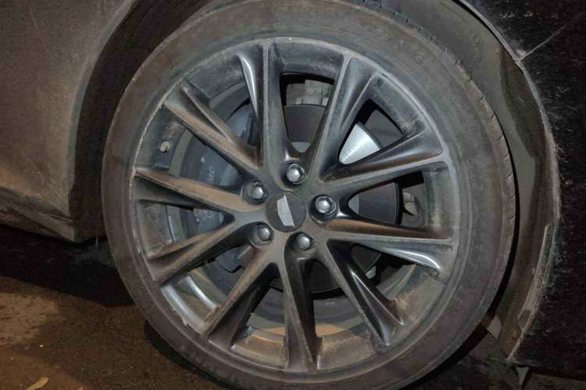 Used Cadillac CT5 2021 28T Platinum Sport Model Right Front Wheel Hub