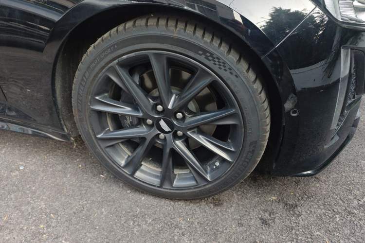 Used Cadillac CT5 2021 28T Platinum Sport Model Right Front Wheel Hub