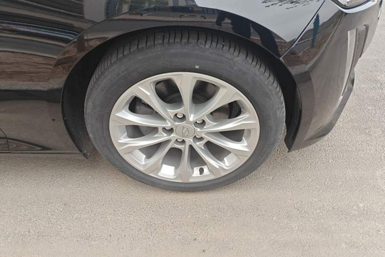 Used Cadillac CT5 2021 Revised 28T Luxury Version Right Front Wheel Hub