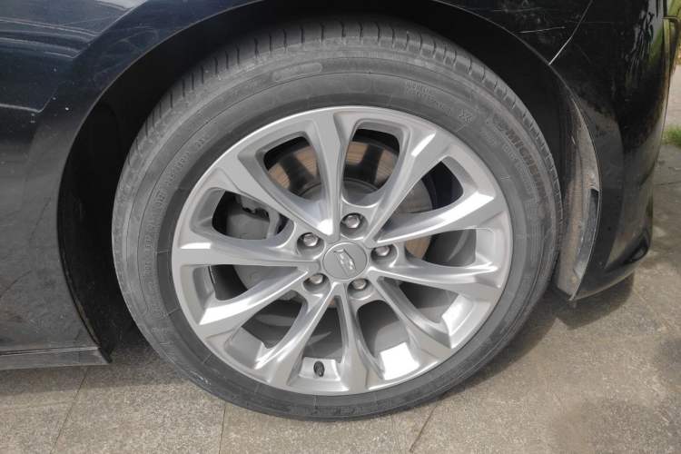 Used Cadillac CT5 2021 Revised 28T Luxury Version Right Front Wheel Hub