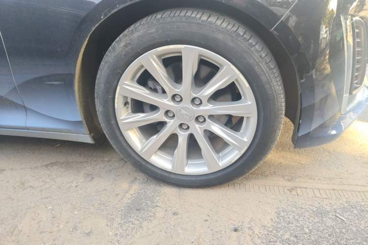 Used Cadillac CT5 2021 28T Fashion Edition Right Front Wheel Hub