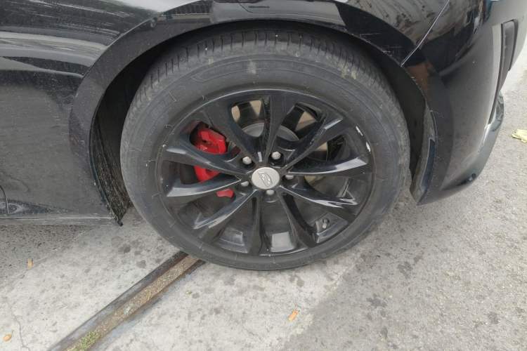 Used Cadillac CT5 2021 28T Luxury Model Right Front Wheel Hub
