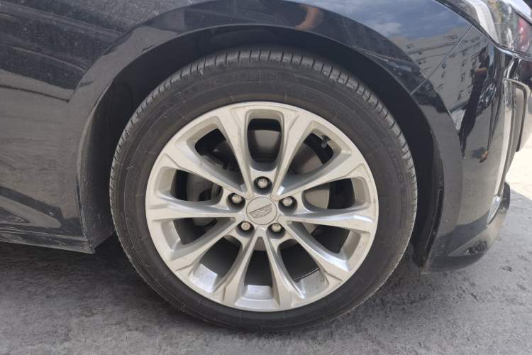 Used Cadillac CT5 2021 28T Luxury Model Right Front Wheel Hub