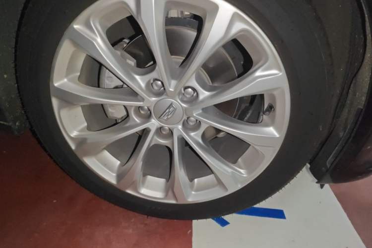 Used Cadillac CT5 2021 Revised 28T Luxury Version Right Front Wheel Hub