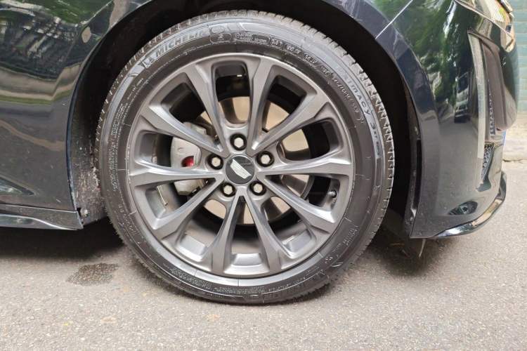 Used Cadillac CT5 2021 28T Advanced Sport Model Right Front Wheel Hub