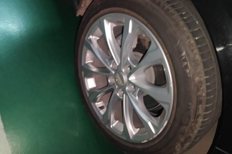 Used Cadillac CT5 2021 Revised 28T Luxury Version Right Front Wheel Hub