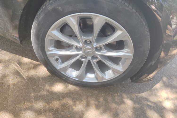 Used Cadillac CT5 2021 Revised 28T Luxury Version Right Front Wheel Hub