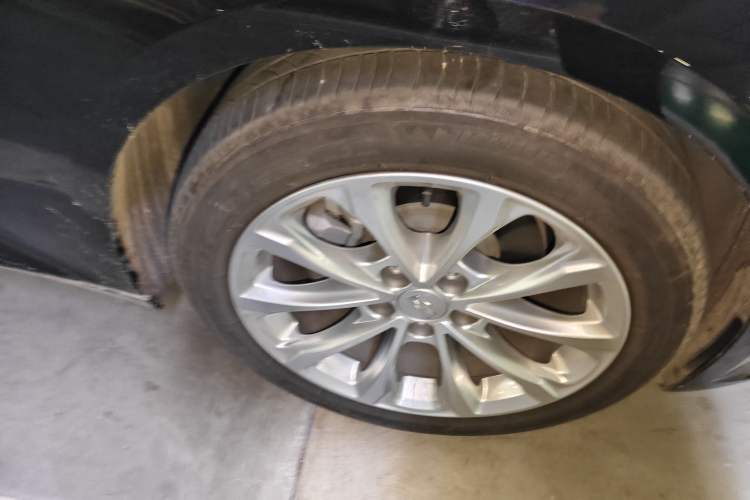 Used Cadillac CT5 2021 Revised 28T Luxury Version Right Front Wheel Hub