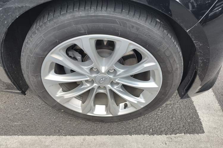 Used Cadillac CT5 2021 Revised 28T Luxury Version Right Front Wheel Hub