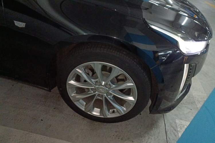Used Cadillac CT5 2021 28T Luxury Model Right Front Wheel Hub