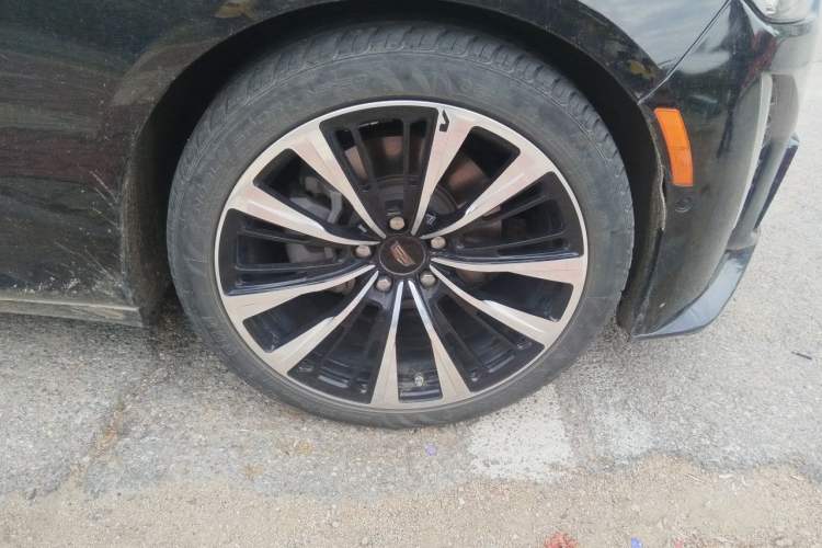 Used Cadillac CT5 2021 Revised 28T Luxury Version Right Front Wheel Hub