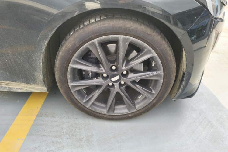 Used Cadillac CT5 2021 28T Platinum Sport Model Right Front Wheel Hub