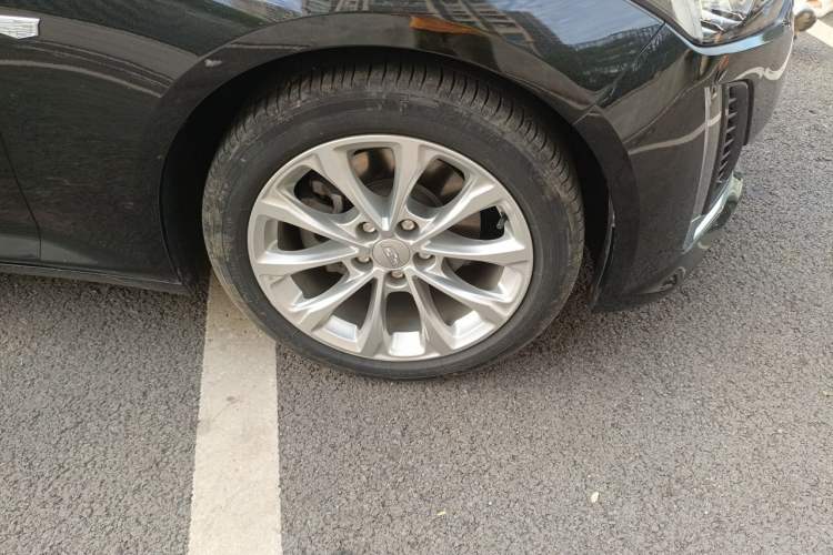 Used Cadillac CT5 2021 28T Luxury Model Right Front Wheel Hub