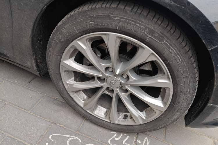 Used Cadillac CT5 2021 28T Luxury Model Right Front Wheel Hub