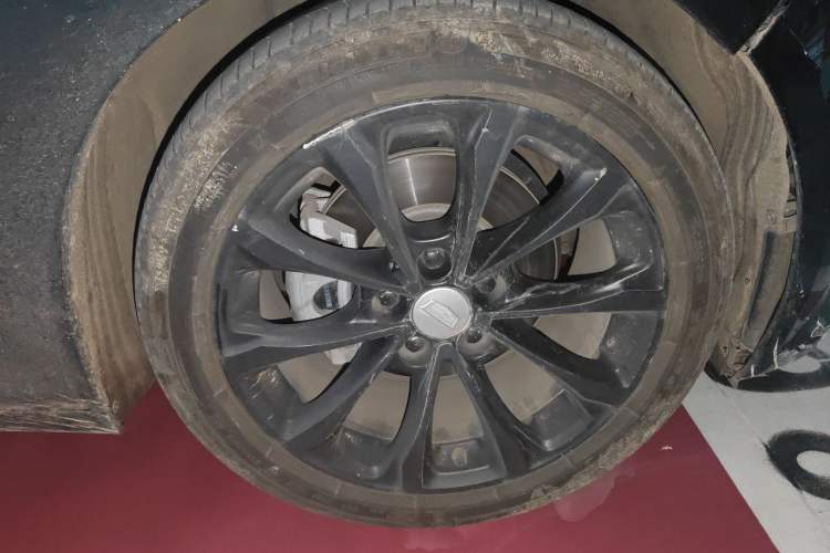 Used Cadillac CT5 2021 28T Luxury Model Right Front Wheel Hub