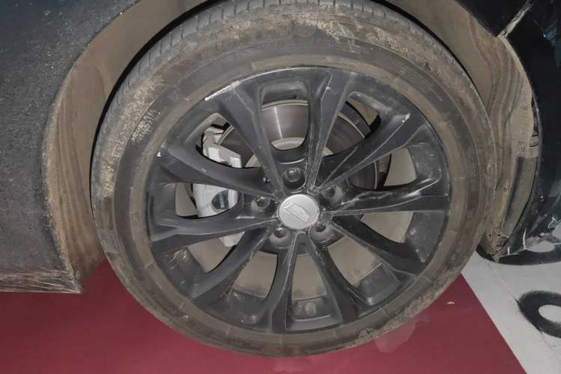Used Cadillac CT5 2021 28T Luxury Model Right Front Wheel Hub