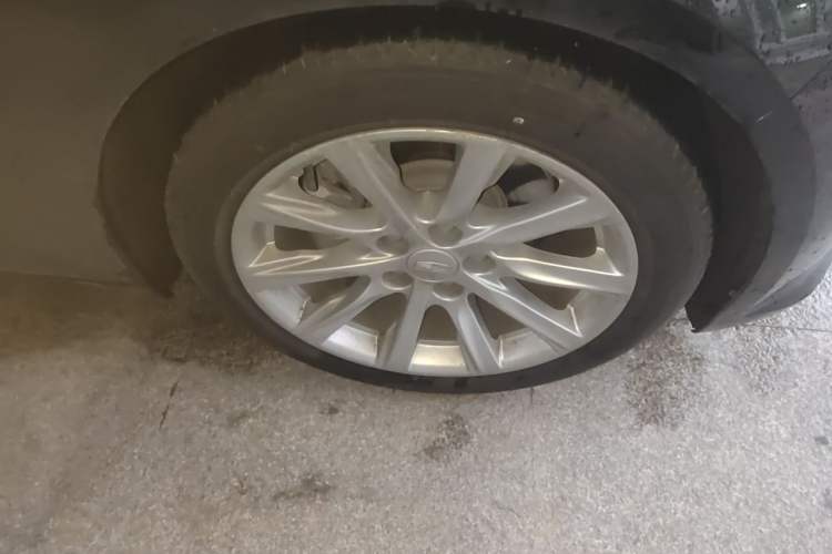 Used Cadillac CT5 2021 28T Fashion Edition Right Front Wheel Hub