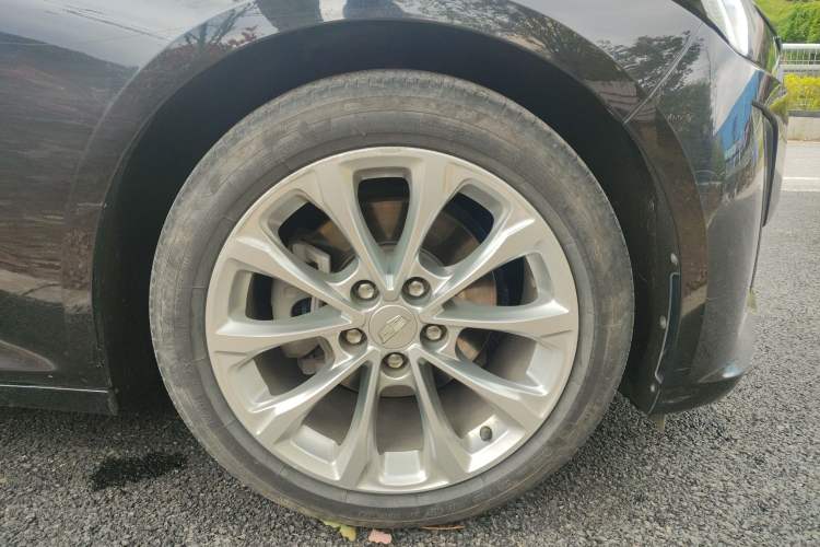 Used Cadillac CT5 2021 28T Luxury Model Right Front Wheel Hub