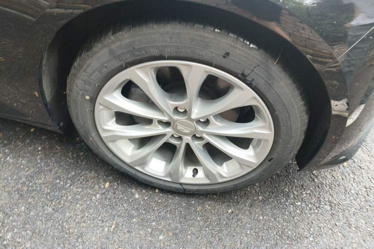 Used Cadillac CT5 2021 28T Luxury Model Right Front Wheel Hub
