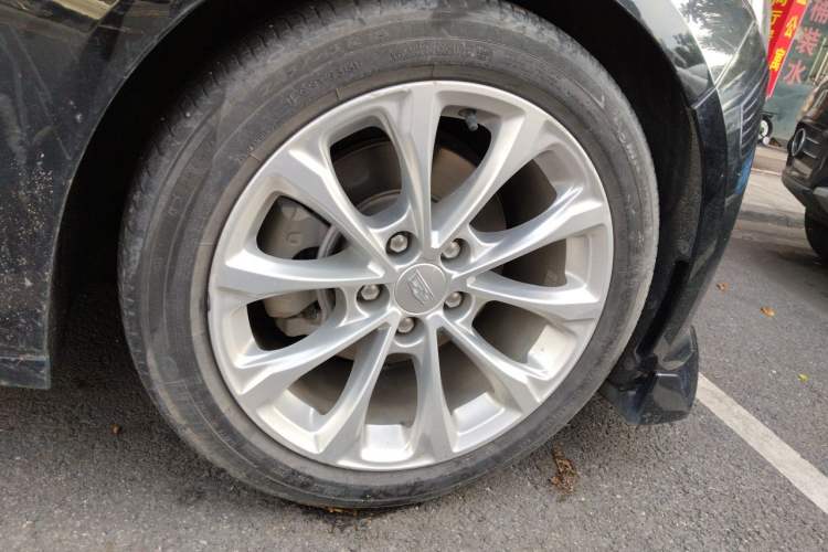 Used Cadillac CT5 2021 28T Luxury Model Right Front Wheel Hub
