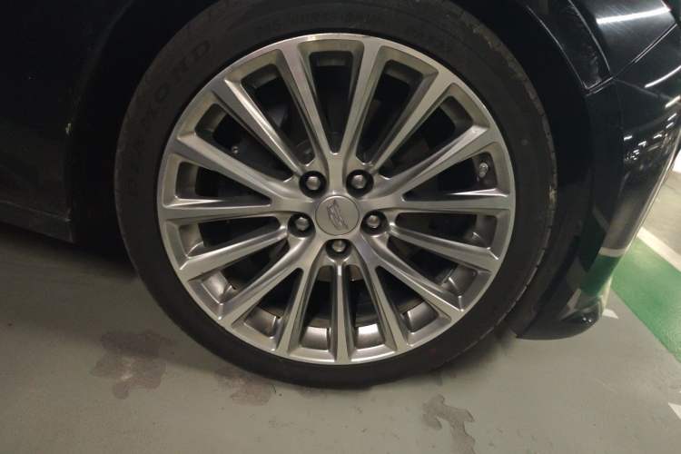 Used Cadillac CT5 2021 28T Prestige Edition Right Front Wheel Hub