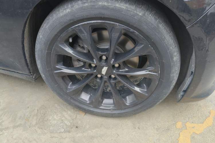 Used Cadillac CT5 2021 28T Fashion Edition Right Front Wheel Hub