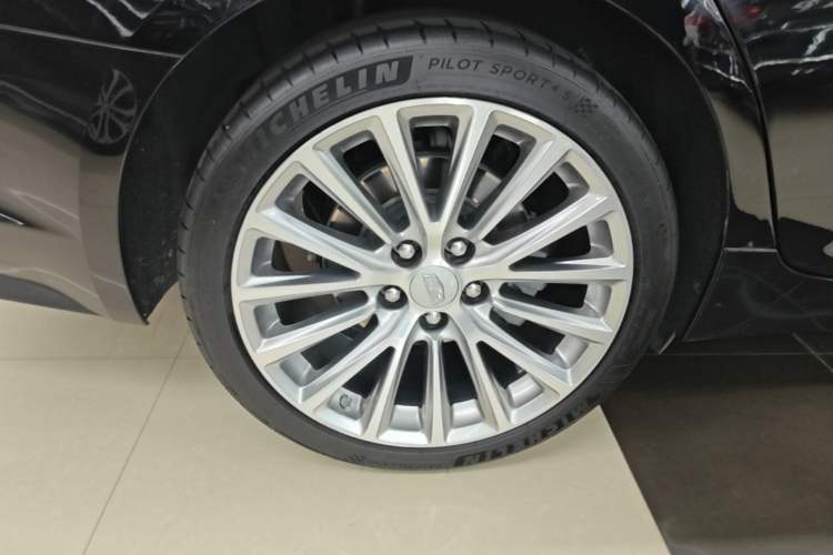 Used Cadillac CT5 2021 28T Prestige Edition Right Rear Wheel Hub