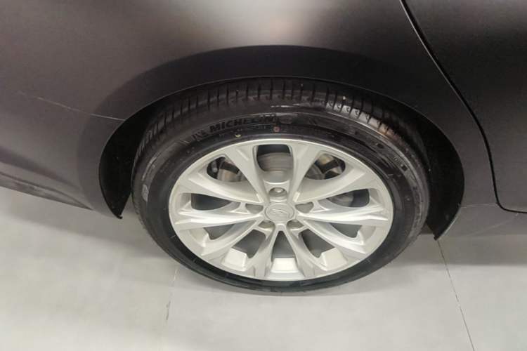 Used Cadillac CT5 2021 Revised 28T Luxury Version Right Rear Wheel Hub