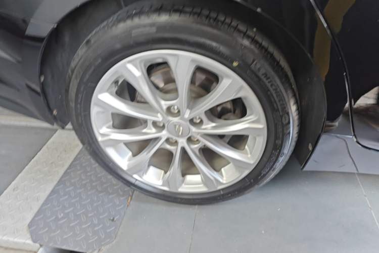 Used Cadillac CT5 2021 28T Luxury Model Right Rear Wheel Hub