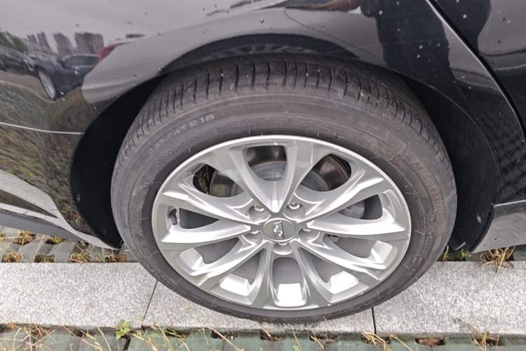 Used Cadillac CT5 2021 Revised 28T Luxury Version Right Rear Wheel Hub