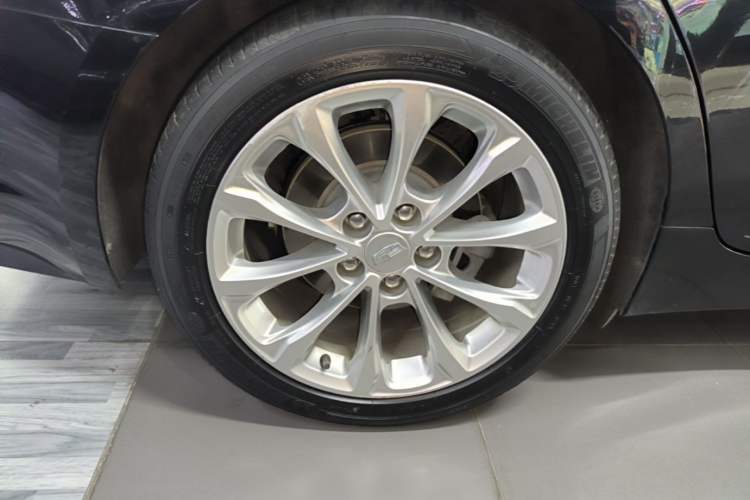 Used Cadillac CT5 2021 Revised 28T Luxury Version Right Rear Wheel Hub