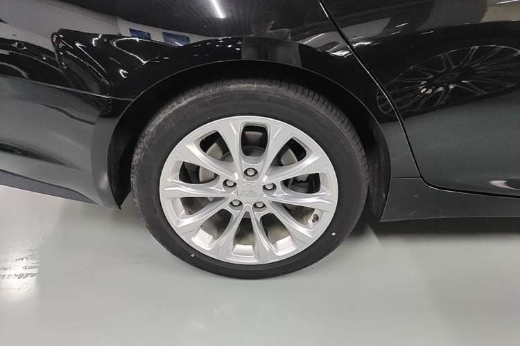 Used Cadillac CT5 2021 28T Luxury Model Right Rear Wheel Hub