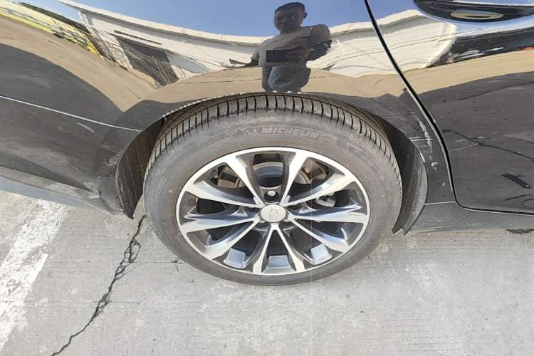Used Cadillac CT5 2021 Revised 28T Luxury Version Right Rear Wheel Hub