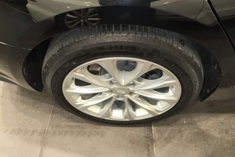 Used Cadillac CT5 2021 Revised 28T Luxury Version Right Rear Wheel Hub